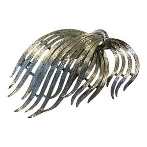 Vintage LISNER brooch textured silver tone Women’s jewelry
